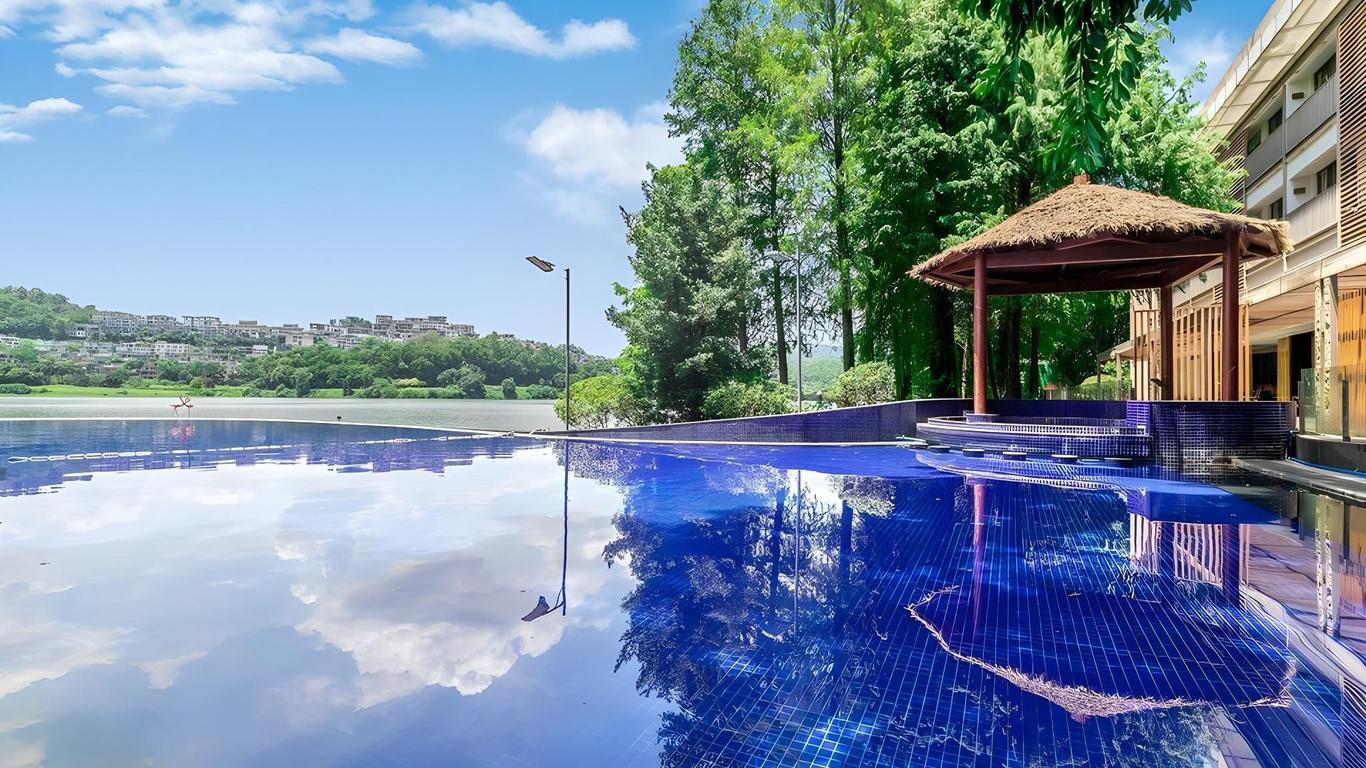 Baiyun Lakeside Hotel