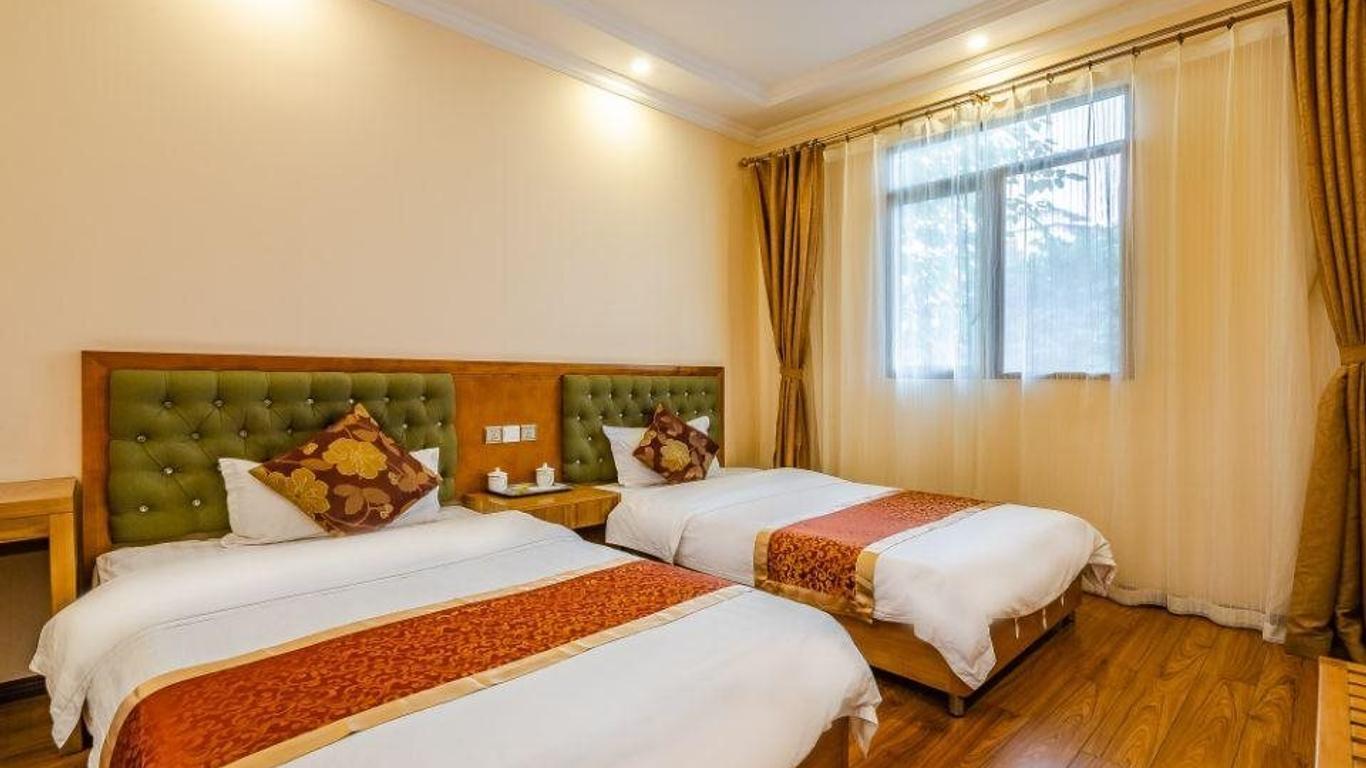 Holly's Hostel