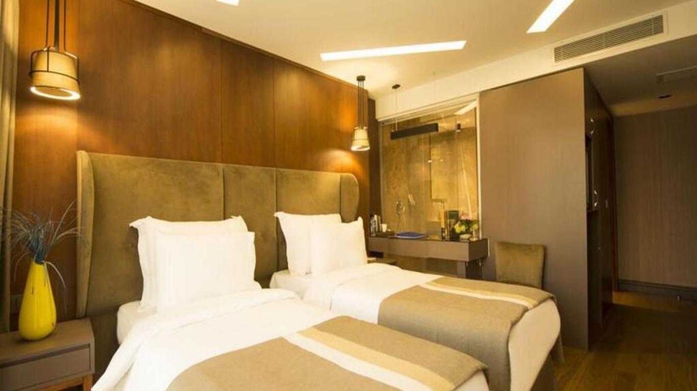 Blueway Hotel Historical
