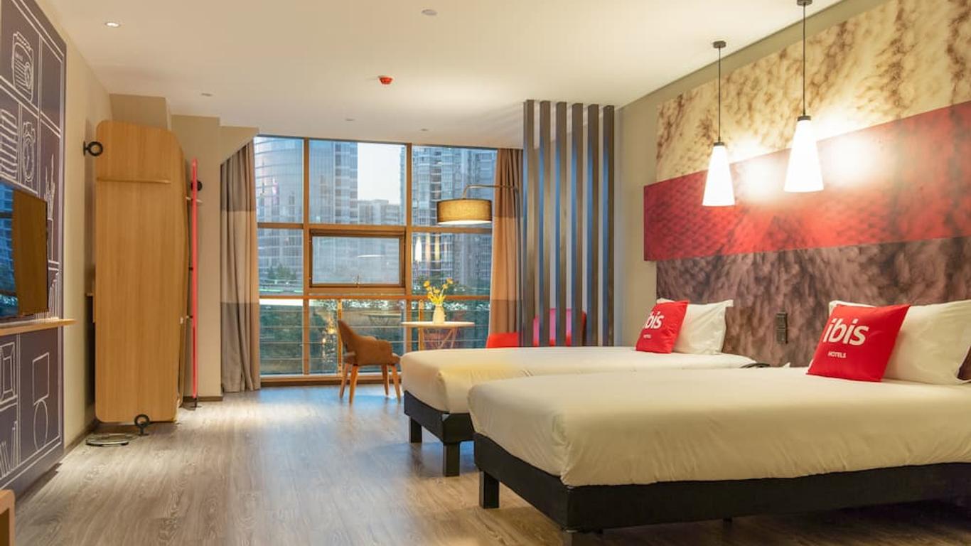 ibis Luoyang Baolong Square Hotel