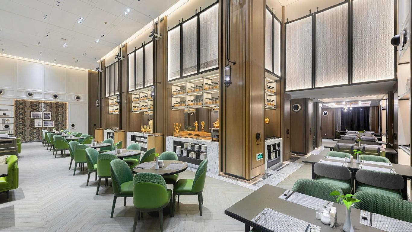 Golden Phoenix Sea View Hotel