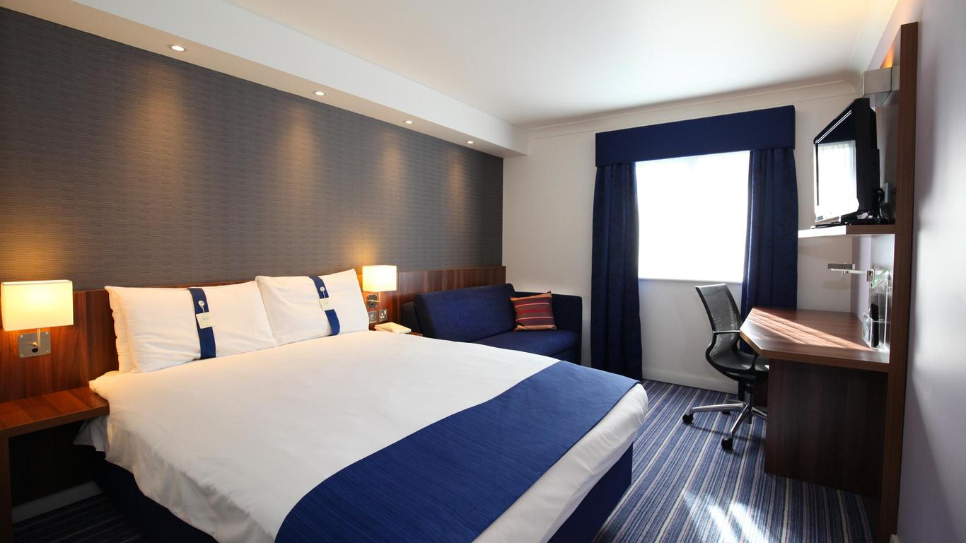 Holiday Inn Express Leeds - East