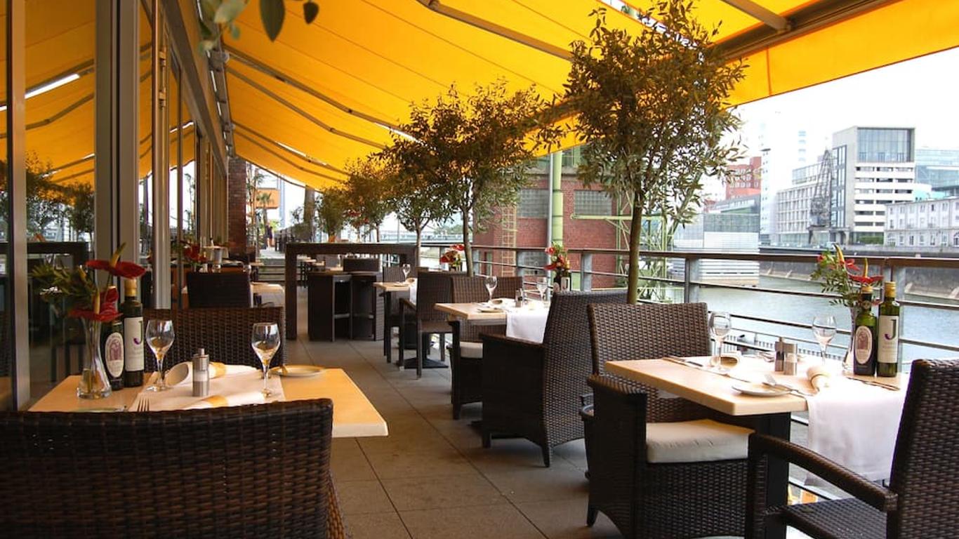 Courtyard By Marriott Düsseldorf Hafen