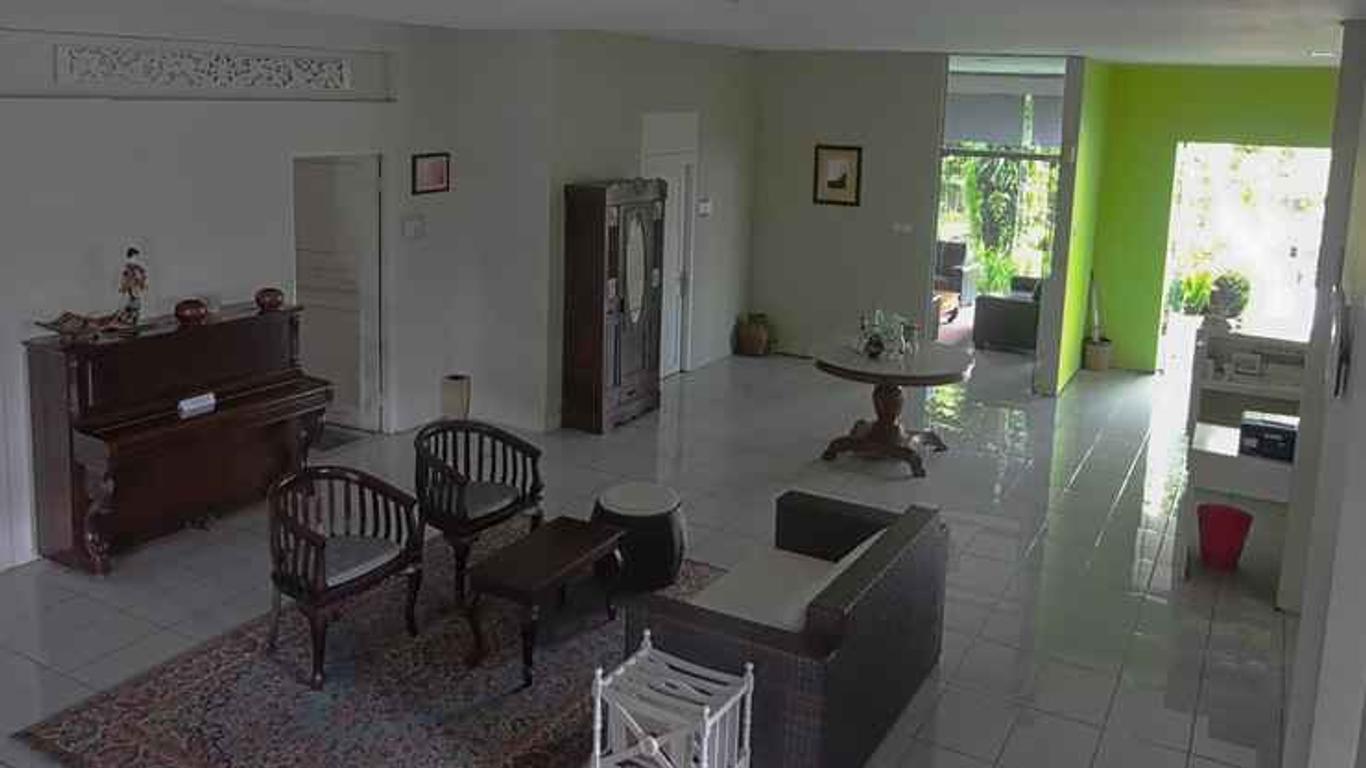 Rose Chamber Bed & Breakfast