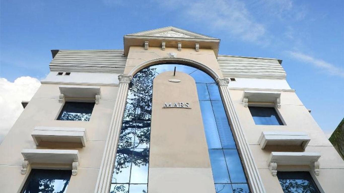 Deluxe Hotel