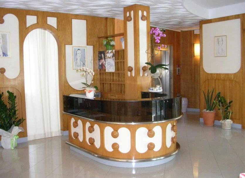 Lễ tân Ảnh