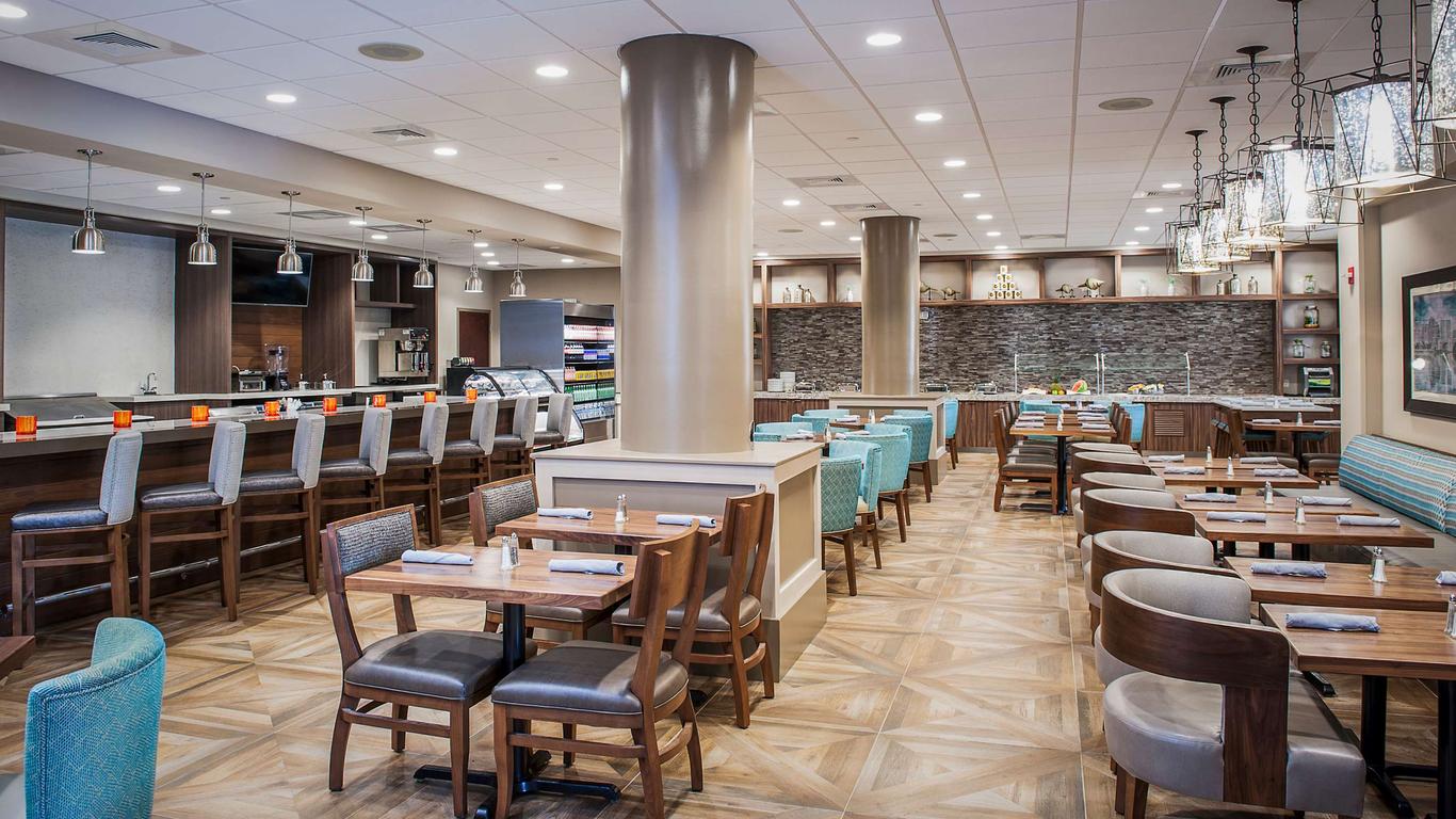 DoubleTree by Hilton Hotel West Palm Beach Airport