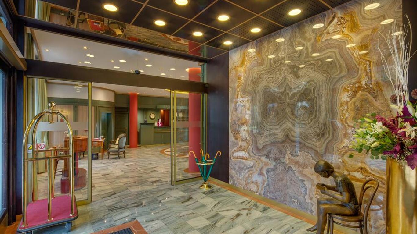 Hotel Savoy