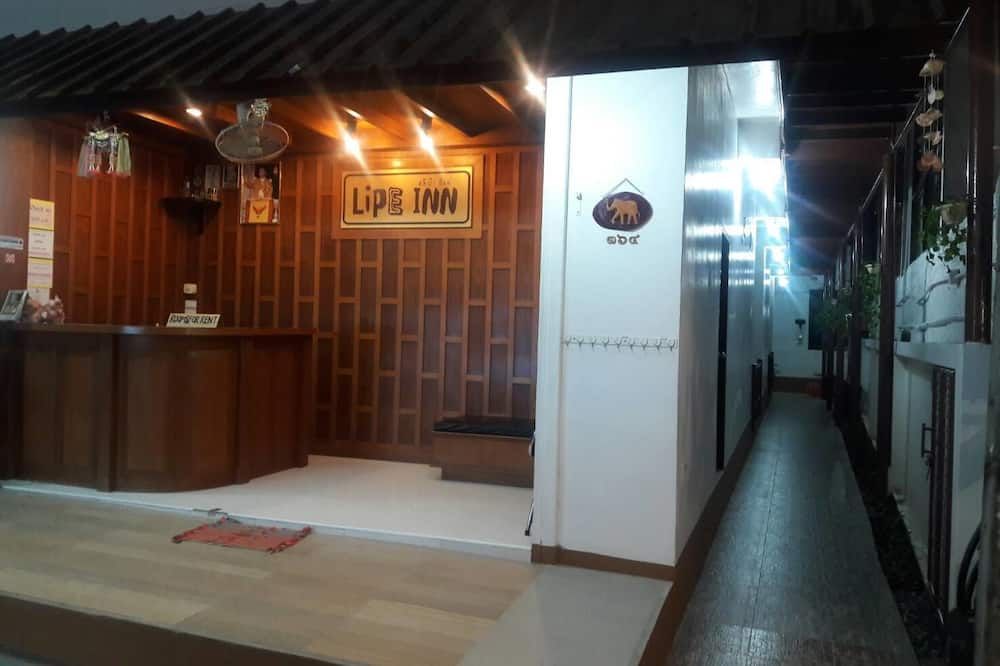 Lễ tân