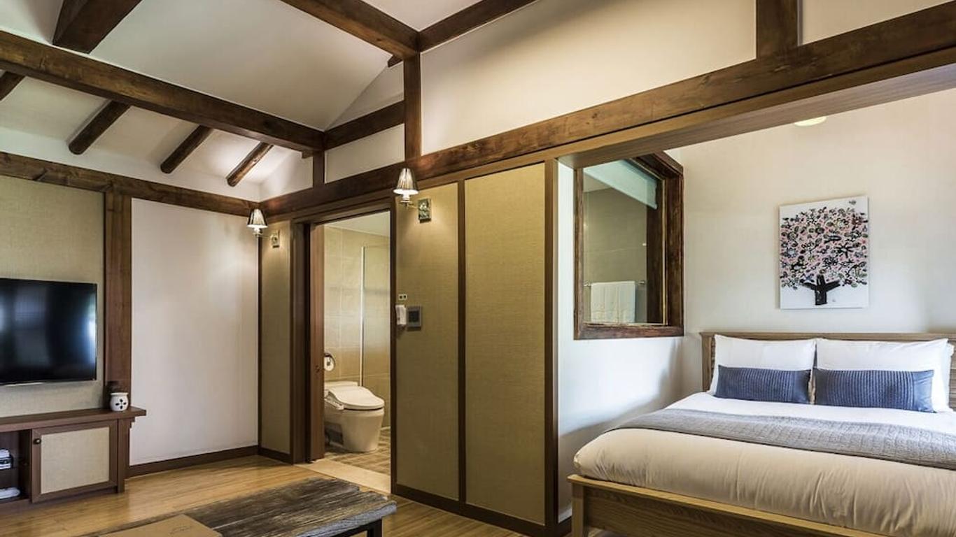 The Seaes Hotel & Resort