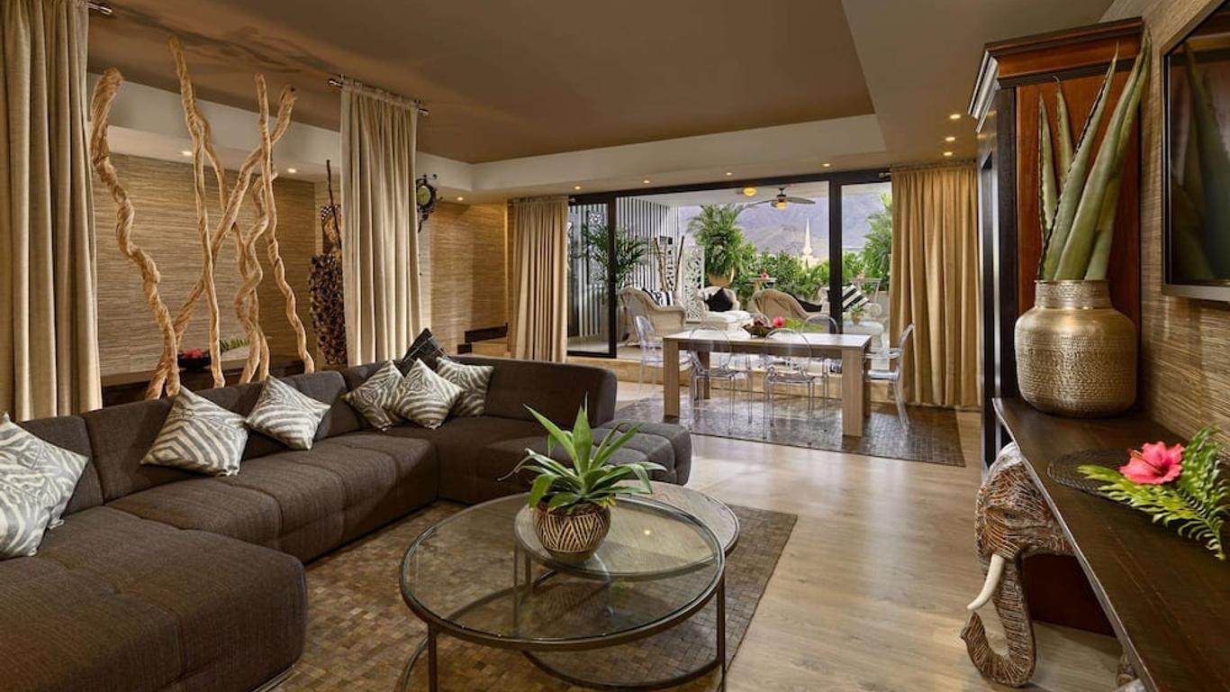 Royal Garden Villas, Luxury Hotel