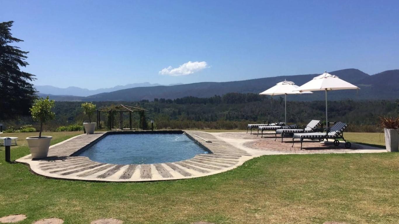 Tarn Country House