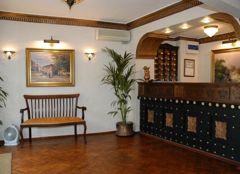 Lễ tân Ảnh