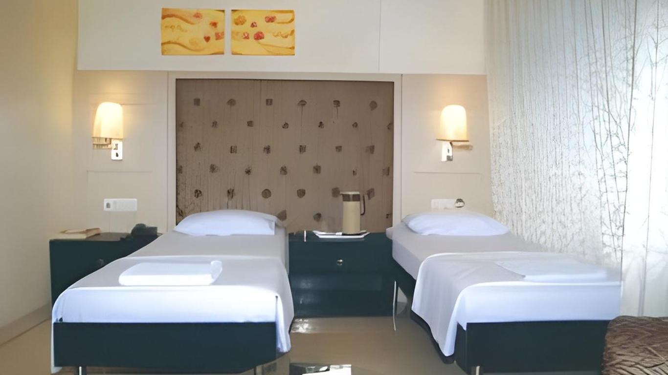 OYO 22061 Hotel Khwaishh Presidency