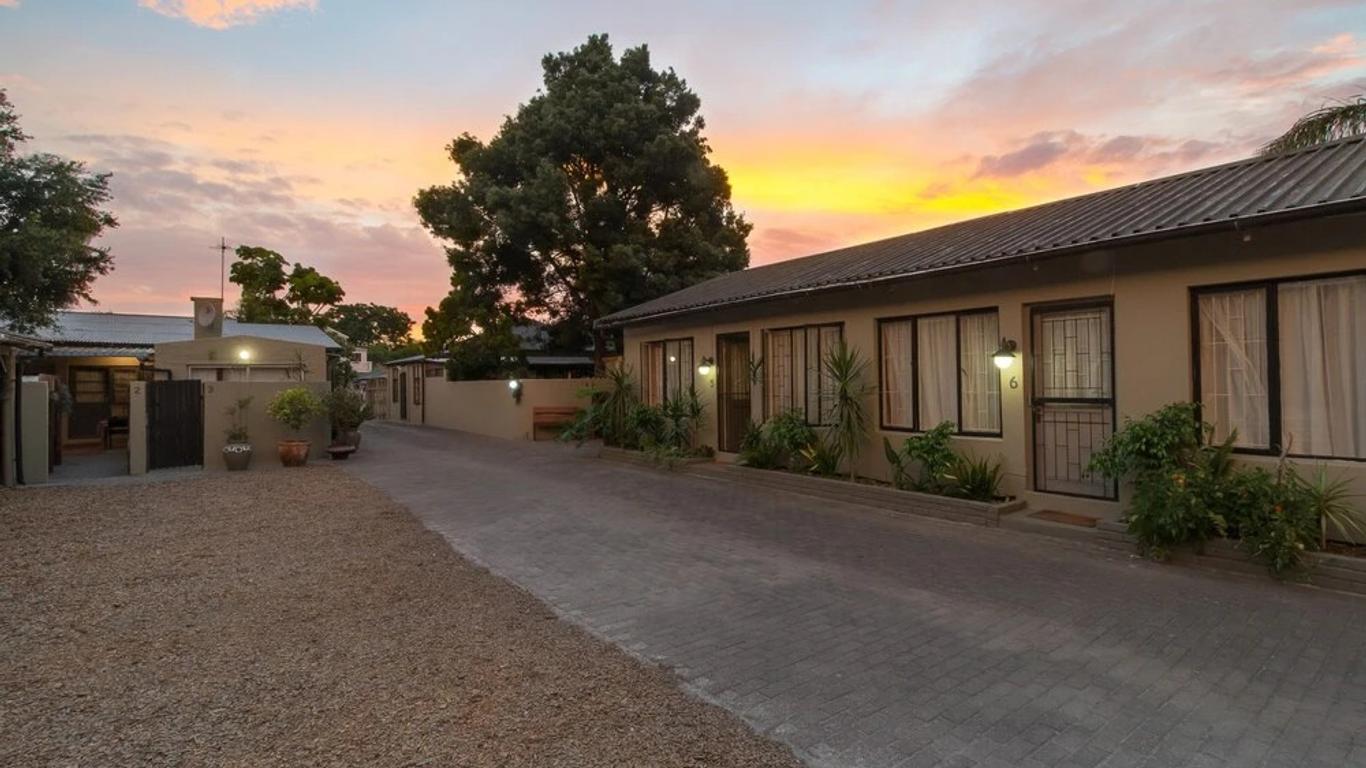 Inyathi Guest Lodge & Self Catering Chalets