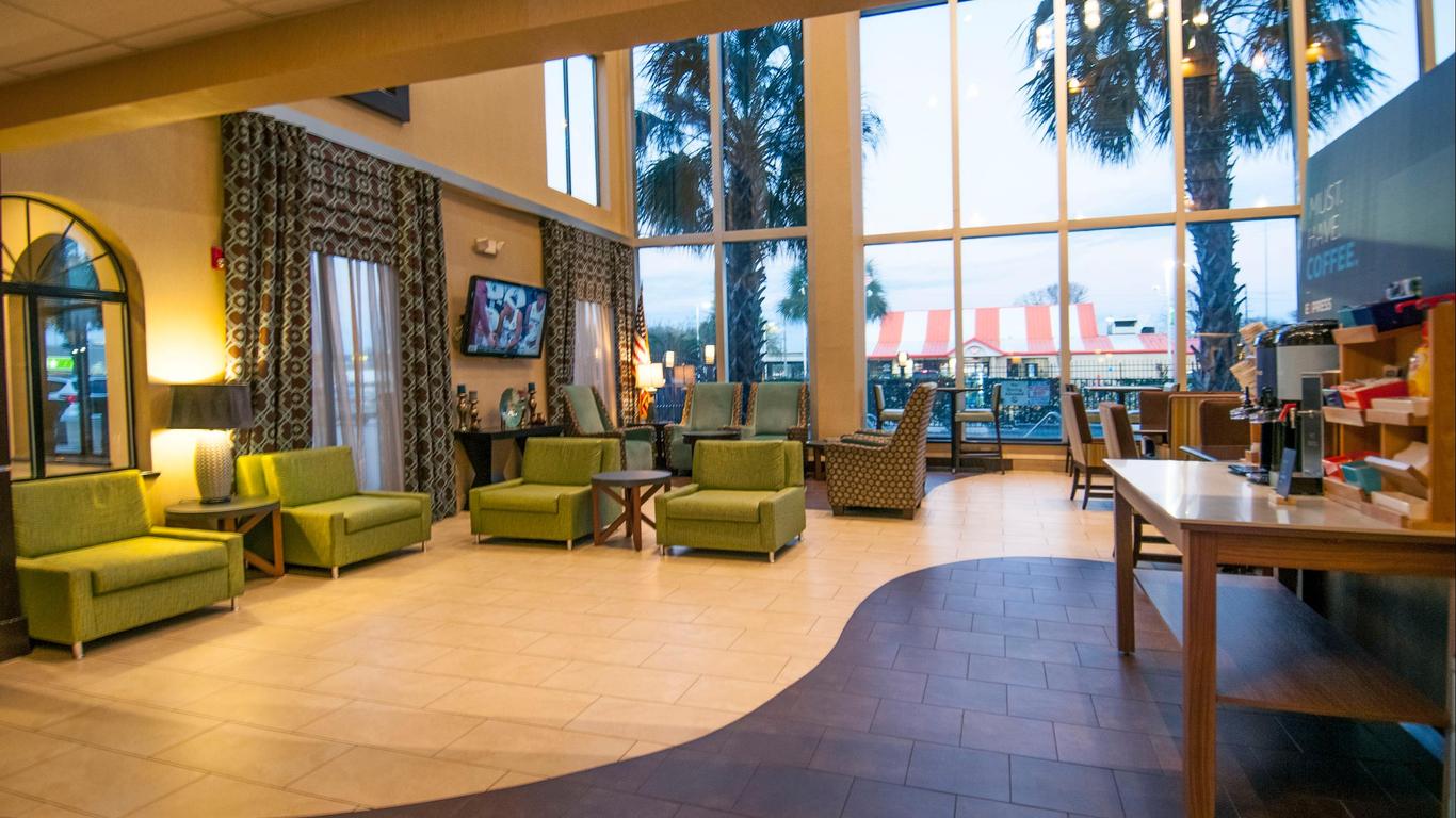 Holiday Inn Express & Suites Houston North Intercontinental, An IHG Hotel