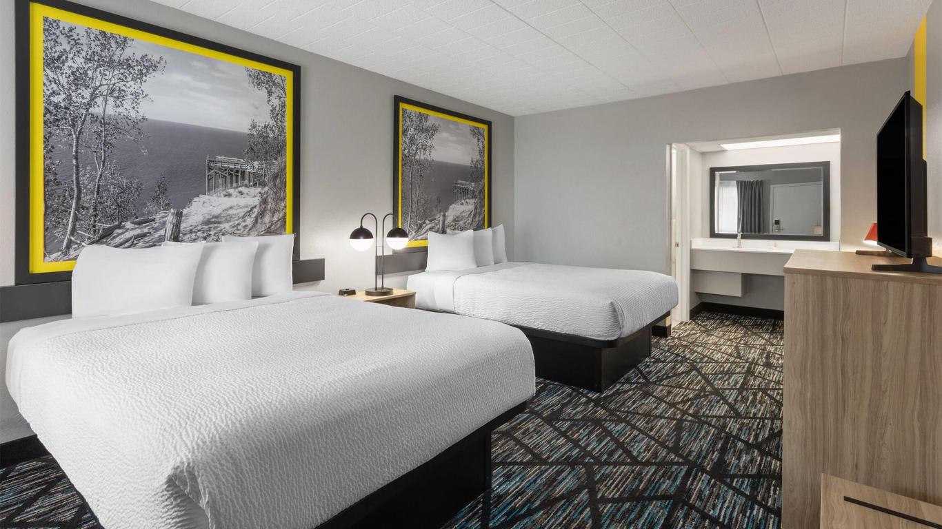 Super 8 by Wyndham Traverse City