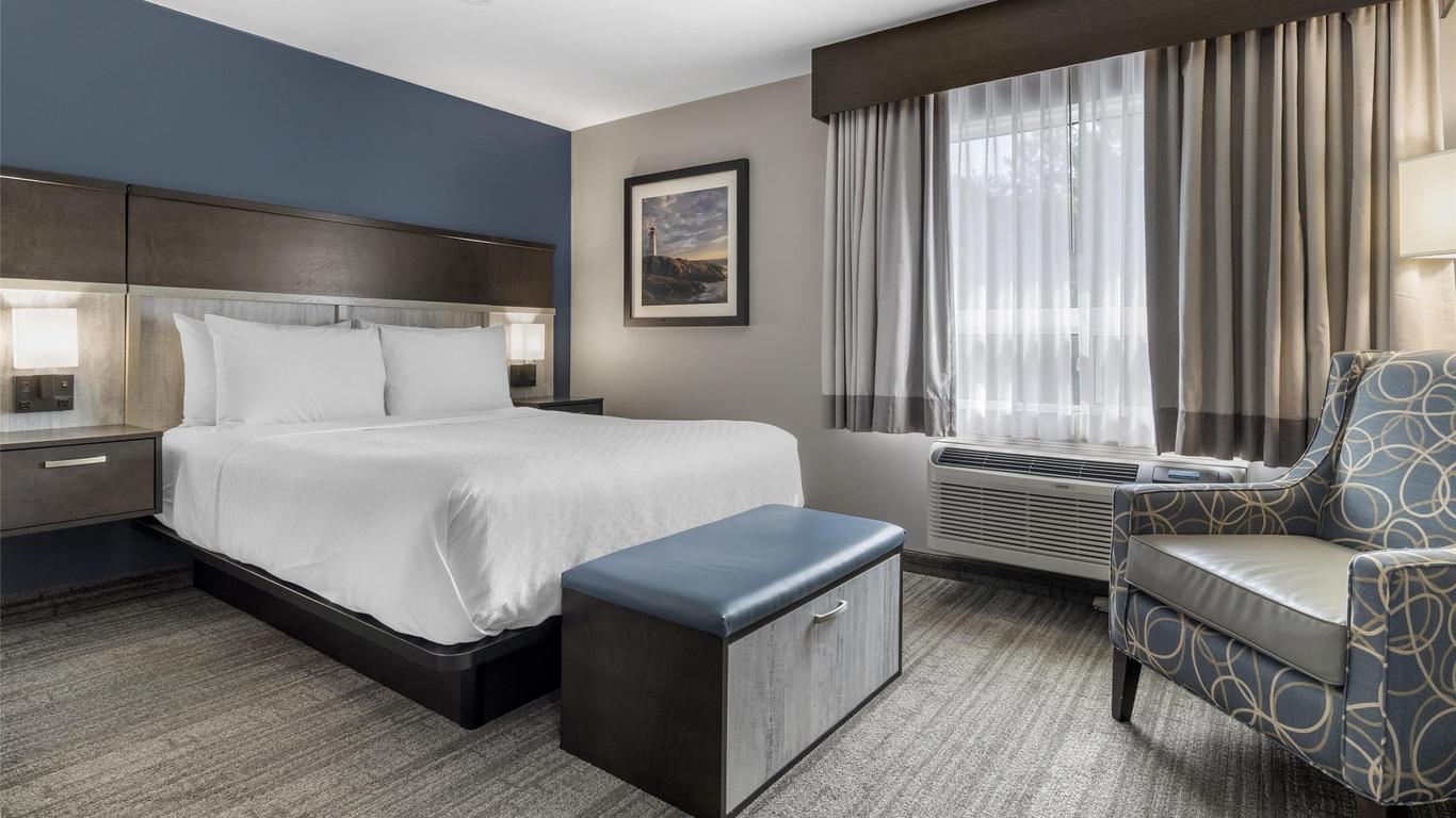 Best Western Plus Chocolate Lake Hotel