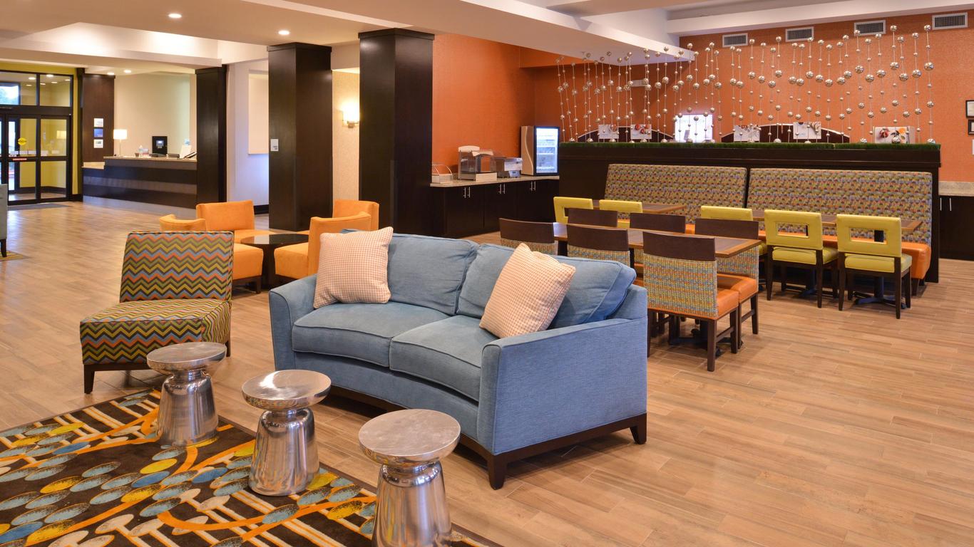 Holiday Inn Express & Suites Austin South, An IHG Hotel