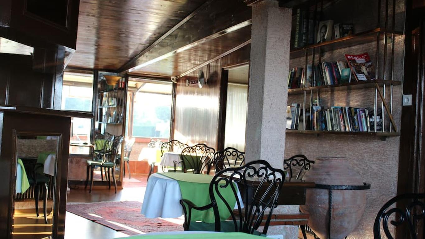 Ararat Hotel