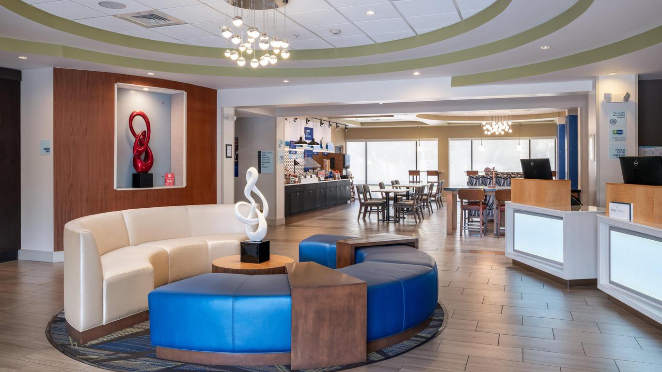 Holiday Inn Express & Suites Lakeland South