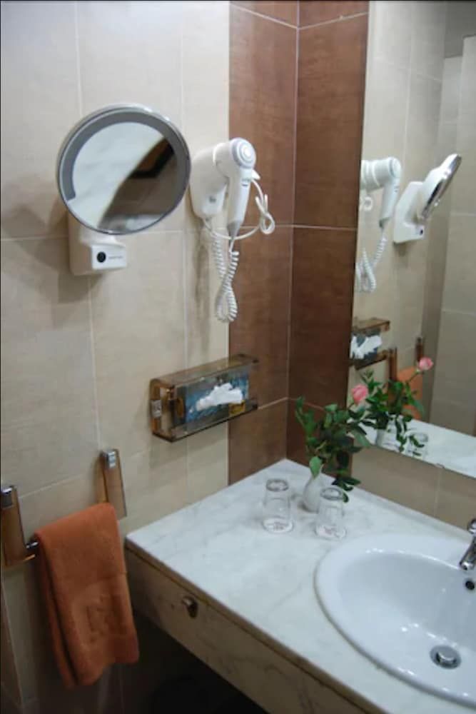 Phòng tắm