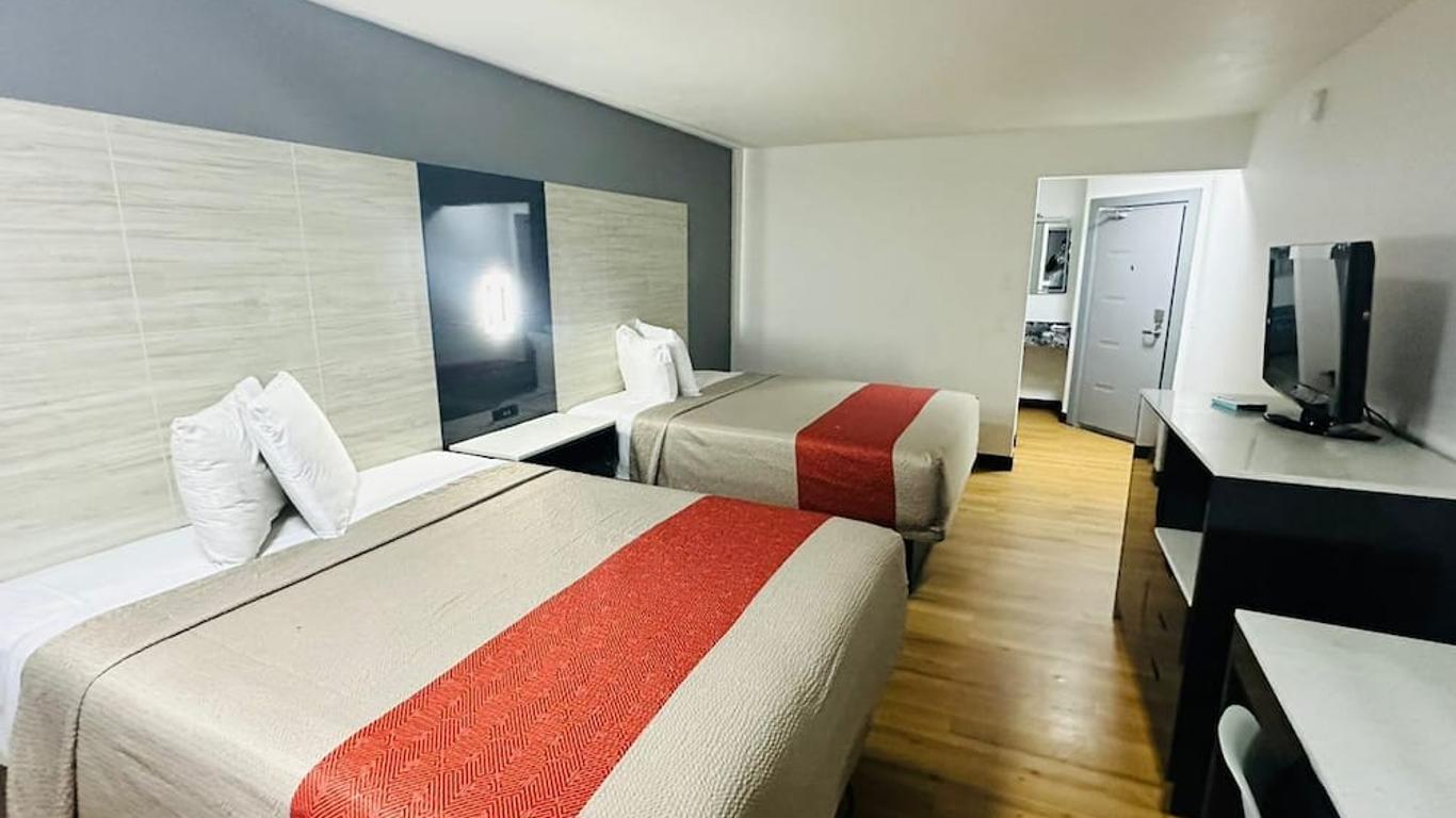 Evergreen Inn & Suites Portland