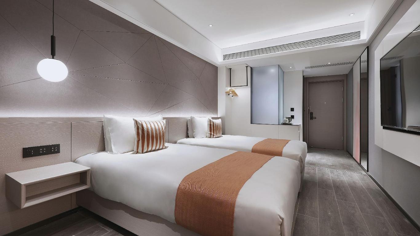Ibis Styles Dalian Station Hotel