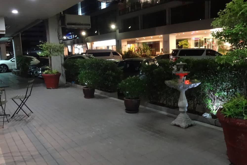 Cảnh ngoài trời
