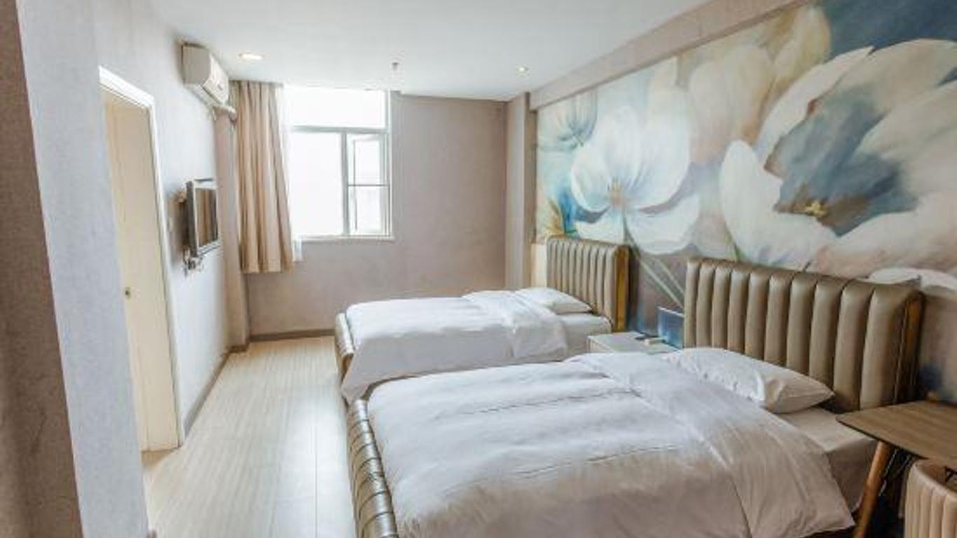 Tianhe Hotel (Shenzhen Bao'an Airport Fuwei Metro Station)
