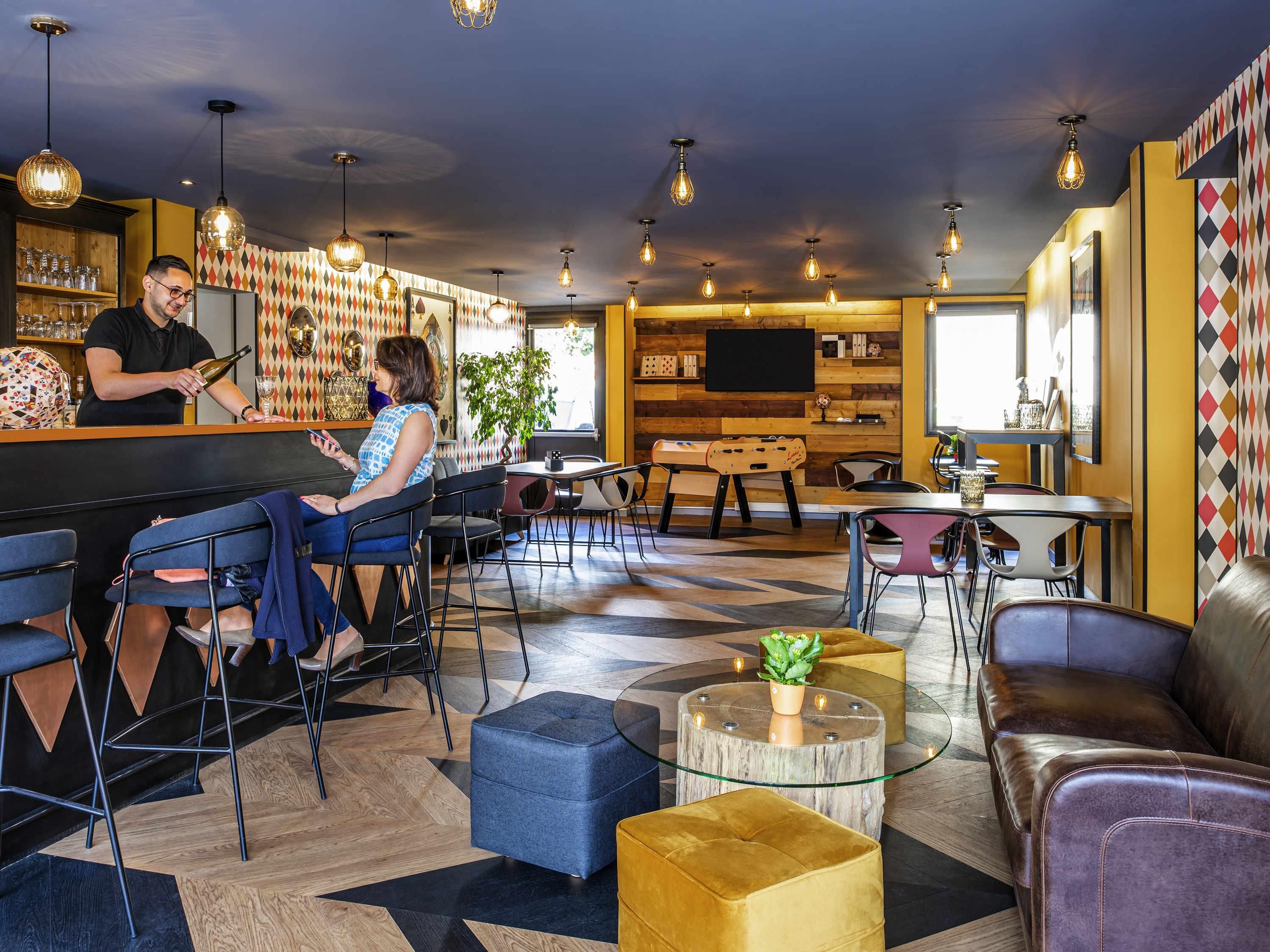 Bar