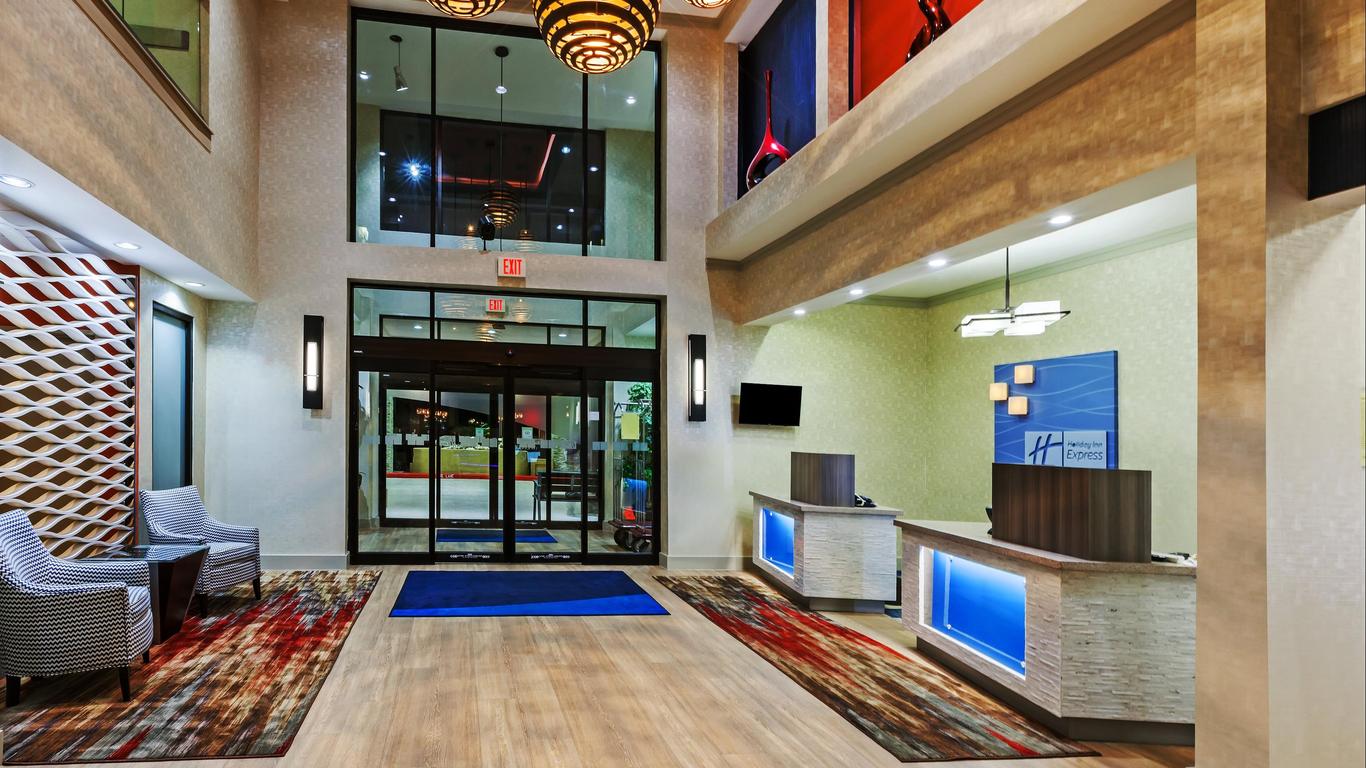 Holiday Inn Express & Suites Houston East