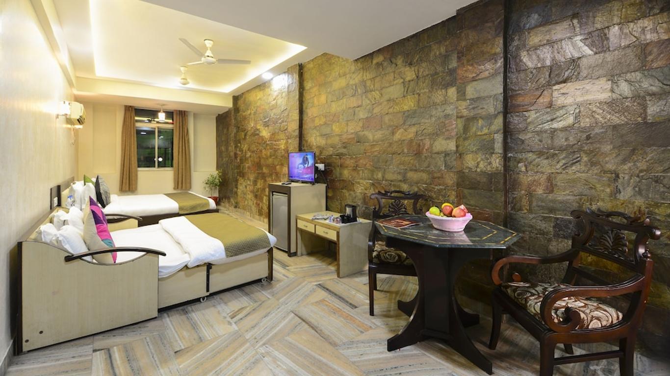 Hotel Ashish Palace