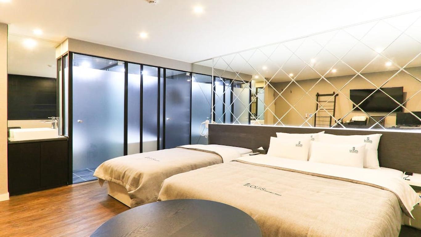 Louis Hotel