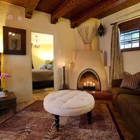 Casa de Tres Lunas/House of Three Moons