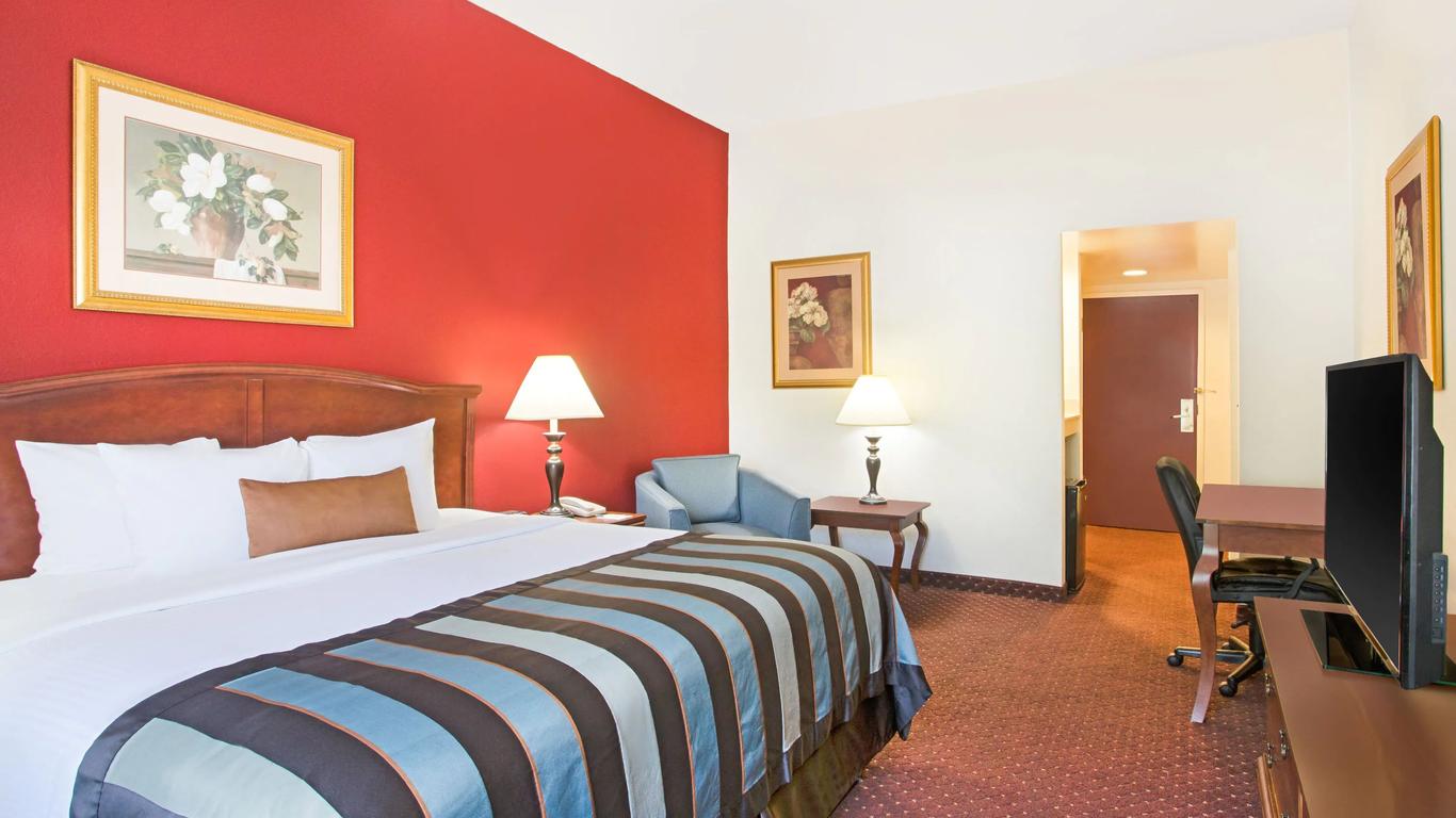 Wingate by Wyndham Mobile